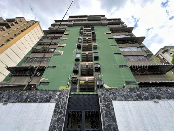 Se Vende Amplio Apartamento Para Remodelar A Su Gusto Piso Medio Pozo Propio Urb La Esperanza 25-3749 Miriam