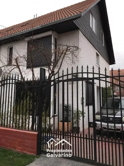 Casa En Venta De 4 Dorm. En Quilicura