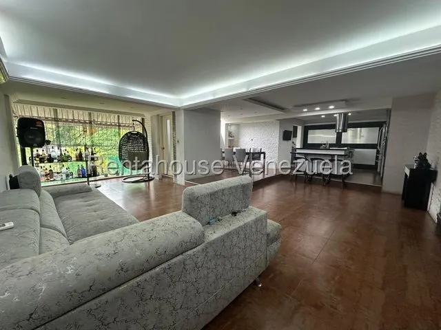 Espectacular Y Amplio Apartamento En Urb. Cerrada De Montalbán I - Mls #25-23535 - Jca