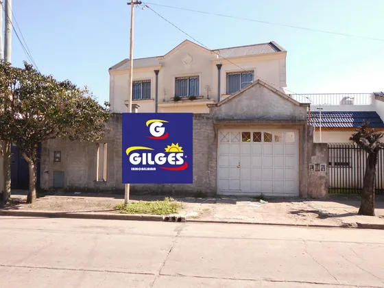 Venta De Propiedad 5 Amb. En Lomas Del Mirador - Excelente Estado  C/fondo Libre Y Quincho