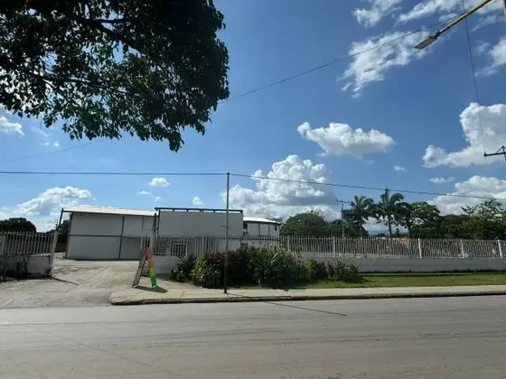Annic Coronado Vende Un Complejo De Galpones Que Lo Tiene Todo San Diego , Castillito Cód. 27374
