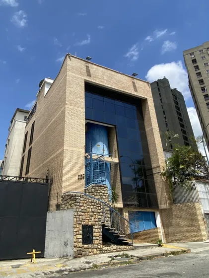 Edificio Comercial En Venta. Sabana Grande-el Recreo. 710 M2. 3 Puestos Techados. Listo Para Mudarse!