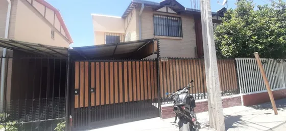 Casa En Venta De 4 Dorm. En Quilicura