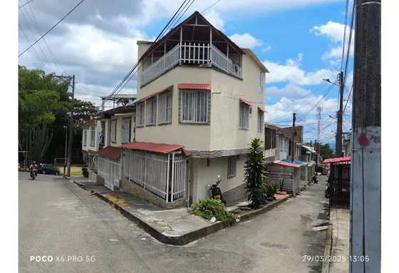 Se Vende Casa En El Barrio Universal Armenia 