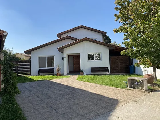 Casa 4h/3b En Condominio