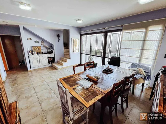 Casa En Venta - 4 Dormitorios 2 Baños - 360mts2 - Manuel B. Gonnet, La Plata