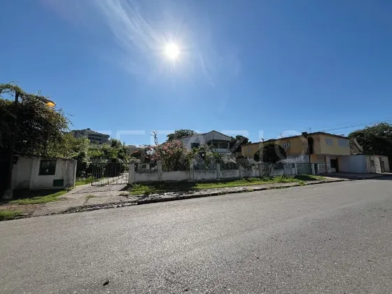 Parcela Con Casa Situada A Pocos Metros De La Av Country Club De Barcelona 