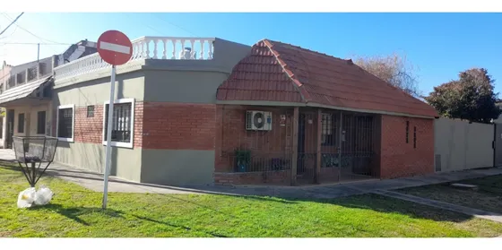 Hermosa Casa Americana En Venta. Castelar Sur