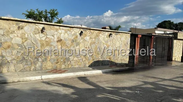 Potencial Casa En Venta, Urb. San Jacinto, Maracay, Edo. Aragua, 25-6880 Mv