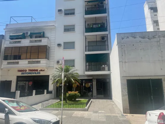 Deparamento En Venta 2 Amb. En Almagro.  Muy Luminoso Y Ventilado!!!