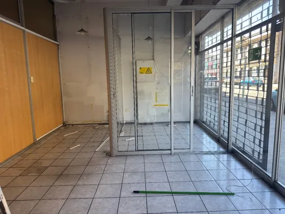 Arriendo Local Comercial A Metros De Plaza Victoria