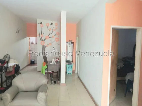 Maribel Morillo Asesor Inmobiliario De Rentahouse Vende Casa De 180m2 De Terreno; Techo En Platabanda; Posee 3 Hab. Y 3 Baños; Calle Cerrada Y Cercana A Comercio Variado; Cabudare  Lara
