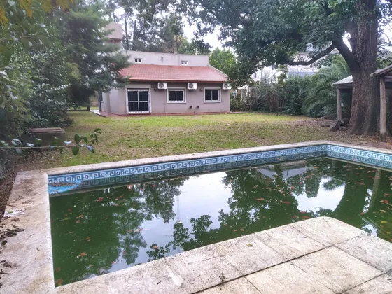 Casa Sobre Lote De 20 X 51 A 6 Cuadras Del Acceso Oeste