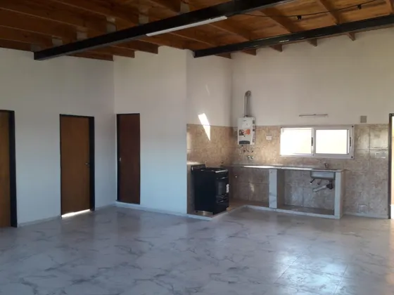 Casa En Venta - 2 Dormitorios 3 Baños - Cochera - 230mts2 - La Plata