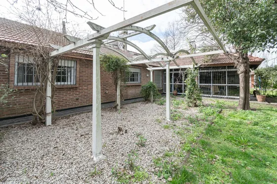 Quinta Con Pileta En Barrio Parque Gaona, Moreno
