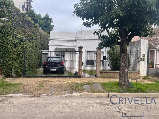 Casa 4 Ambientes Con Pileta Y Cochera En Venta - Quilmes Sur