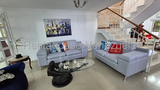 César Bullones Vende Espectacular Casa En La Rosaleda, Lara 25-12426