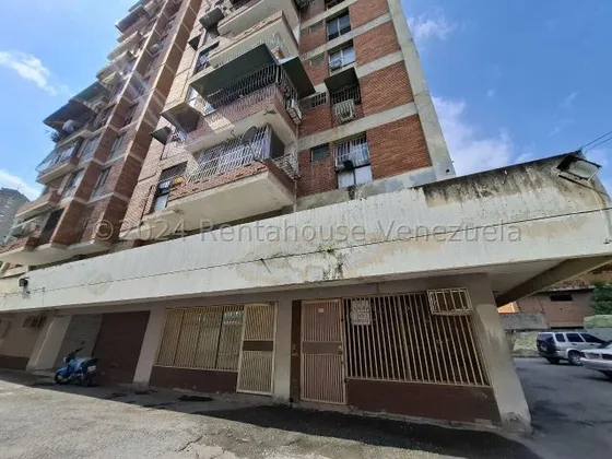 Local De Dos Niveles De Fácil Acceso Oportunidad Para Tu Oficina O Spa. Ubicación Estratégica. Avenida Constitución. Rah 25-3693