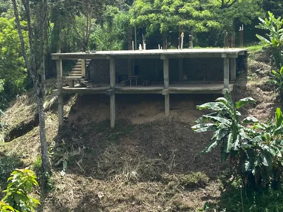 Terreno Con Estructura  Potrero Del Medio Carrizal 