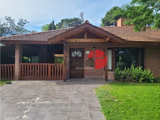Casa En Venta - Zona Iglesia - Calidad De Construcción - Comoda