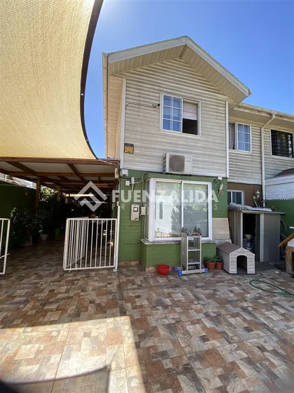 Casa En Venta De 4 Dorm. En Maipú