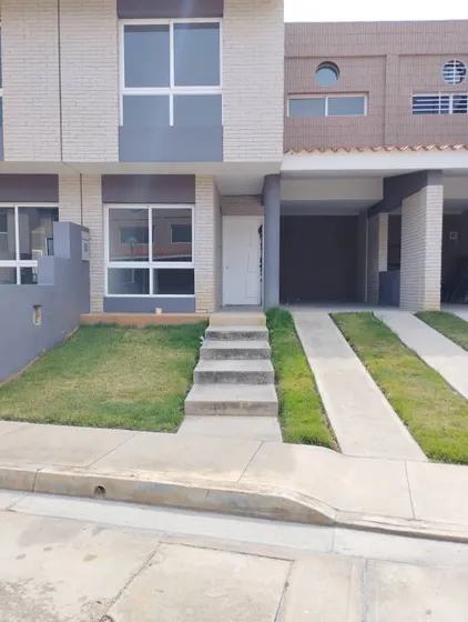Venta  Townhouse En Cumbres De La Esmeralda D39-18 Angel Tovar