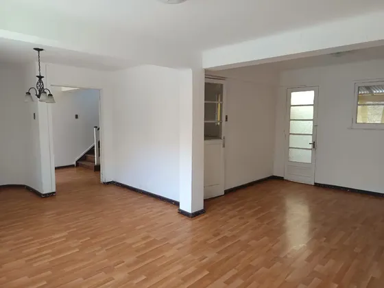 Casa Excelente Ubicación 3d Amplios Antejardín Patio Amplio