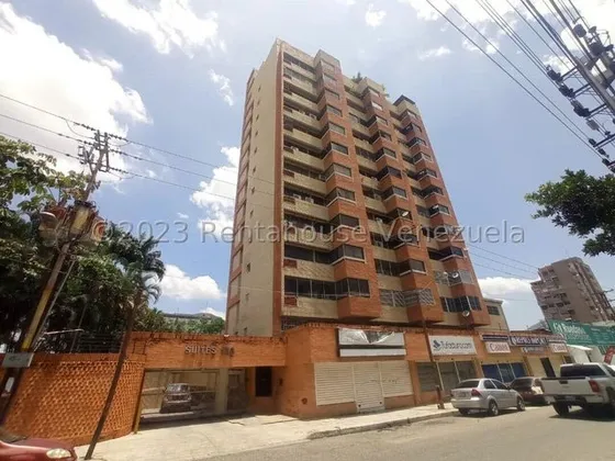 Oficina  Convertible A Apartamento A La Venta  Av Bolivar Norte Valencia Carabobo Leida Falcon Lf24-6208