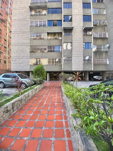 Apartamento Para Remodelar En Venta, Urb. La California Norte, Resd. Riviera.