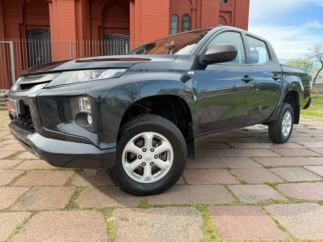Mitsubishi L200 4x4 Nafta Unico Dueño