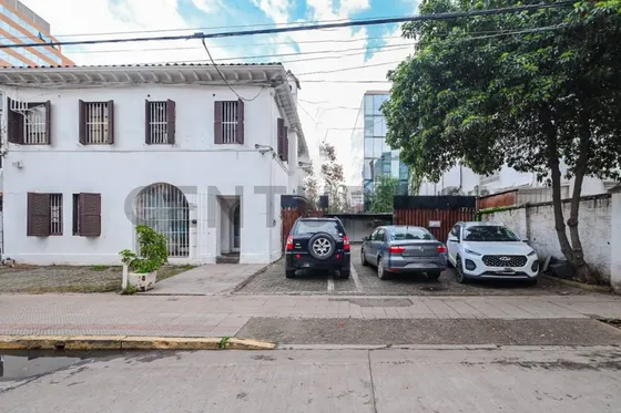 Casa Comercial En Arriendo  A Pasos Metro Manuel Montt, ...