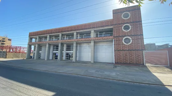 Centro Comercial Ubicado En Nueva Barcelona  Anzoátegui