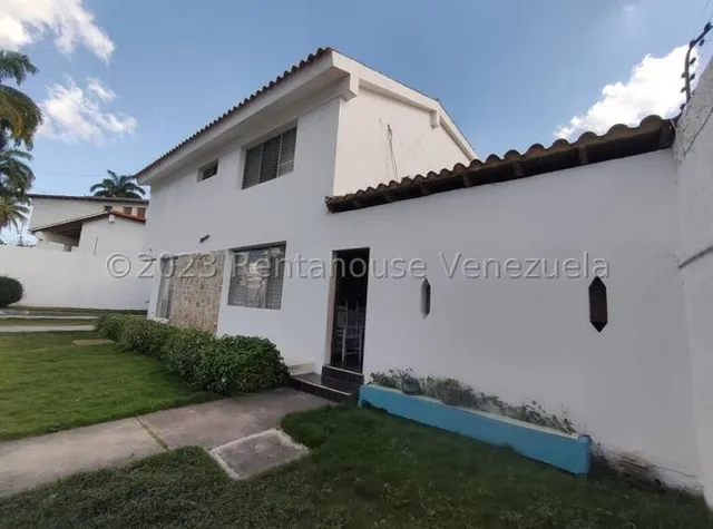 Excelente Oportunidad De Adquirir La Casa-quinta Ideal Para La Familia Numerosa, Ubicada En Extraordinaria Zona Del Este De Barquisimeto % #/realiza Inversion Inteligente /* Oportunidad Que No Puedes 