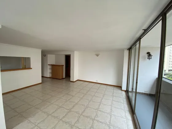 Vendo Amplio Apartamento En Exclusiva Unidad Residencial En La Loma De Los Bernal