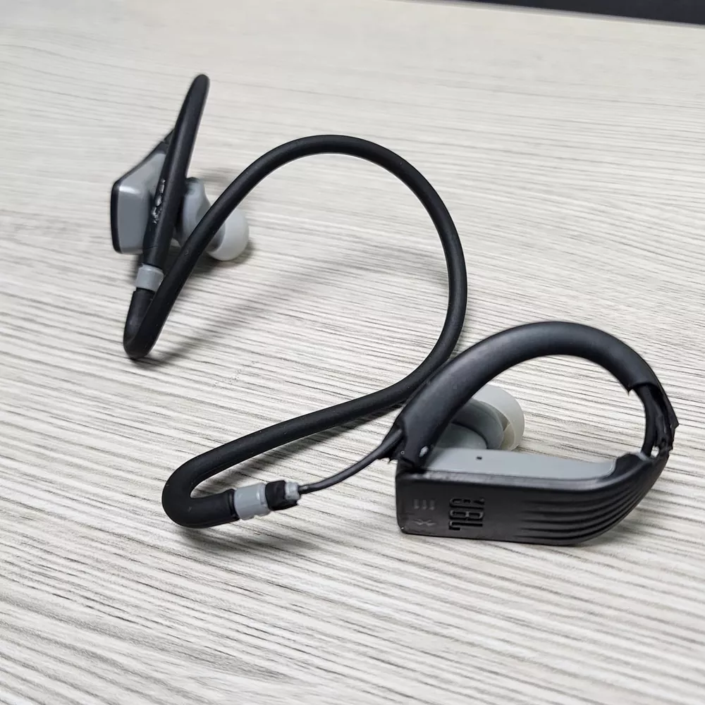 Análisis de los auriculares sumergibles para nadar JBL Endurance Dive