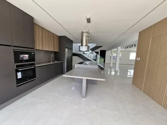Casa Moderna En La Urbanizacion La Viña Valencia Estado Carabobo Yt Vende Solo Clientes
