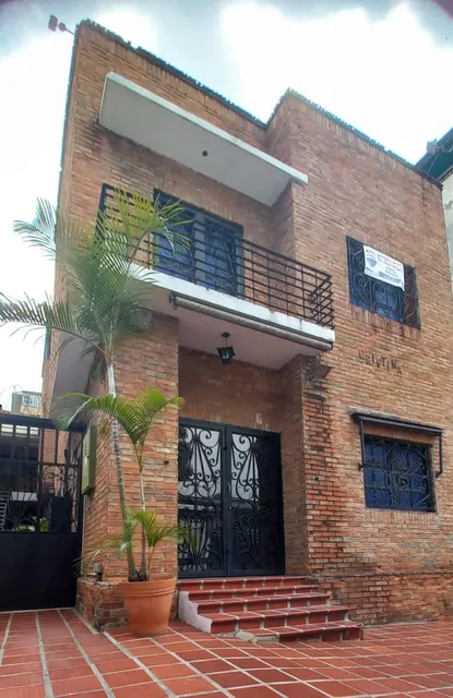Venta. Casa Comercial/residencial Con Local Comercial A Pie De Calle. Av. Ppal Mariperez