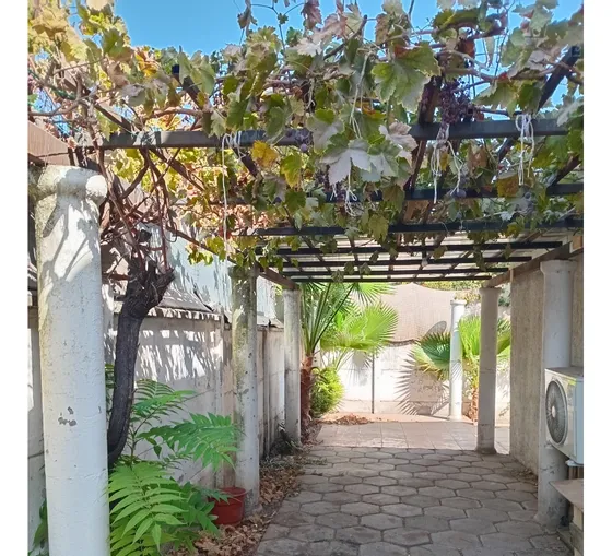 ¡gran Casa En Tranquilo Sector Residencial!