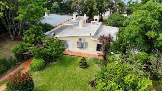 Casa En Venta En Playa Azul Fomento Con Bajada Directa A La Playa