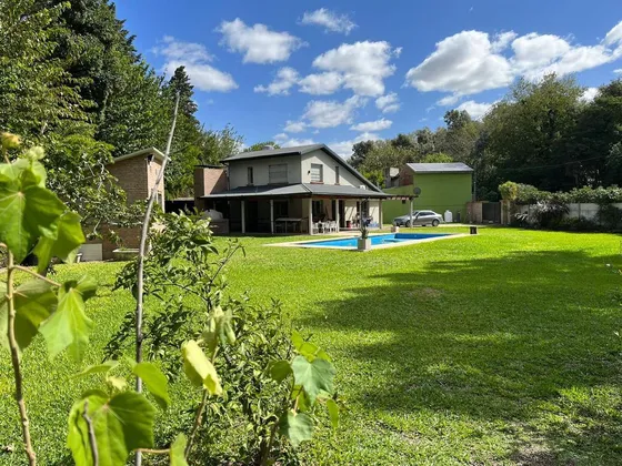 Espectacular Casa De 4 Dormitorios A La Venta En Ibarlucea