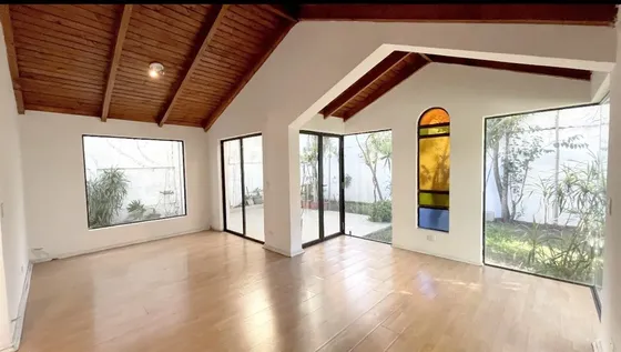 En Venta Hermosa Casa Amplia Y Luminosa, Calle Tranquila