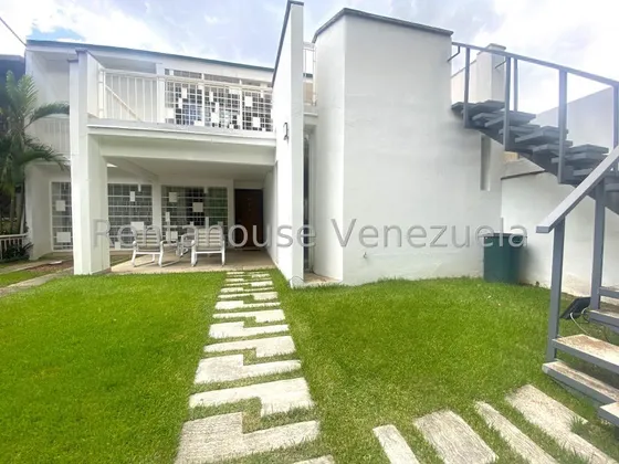 Casa En Venta En Santa Cecilia Caracas Remodelada 2 Plantas 