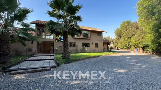 Amplia Casa Con Gran Jardin En Condominio, 5d + 4b