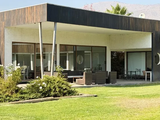 Casa En Las Brisas De Chicureo Orilla De Cancha