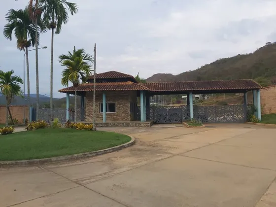 Terreno En Venta Colinas De Guataparo Santa Maria Del Campo. Cod A 273918. 