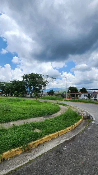Venta De Terreno Comercial En Urbanización Los Guayabitos Rp