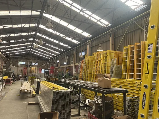 Excelente Propiedad Industrial En Calle Marathon , Macul