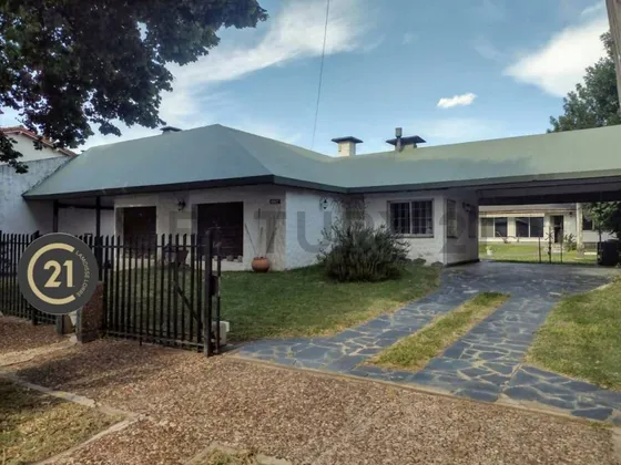 Venta Chalet 6 Ambientes Sobre Lote De 800 Mts  Castelar