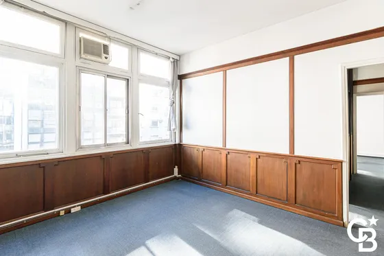 Venta Oficina En Microcentro: Estilo Clásico Y Ubicación Inmejorable Para Coworking