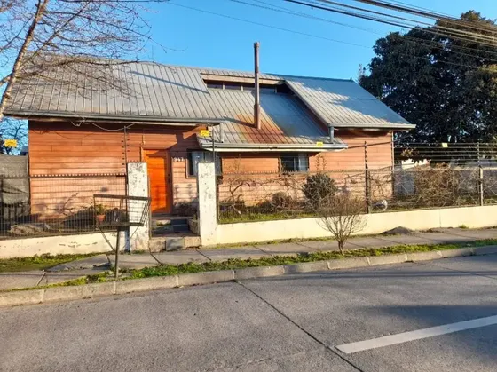 Casa En Venta A Una Cuadra De La Plaza De Chillán Viejo